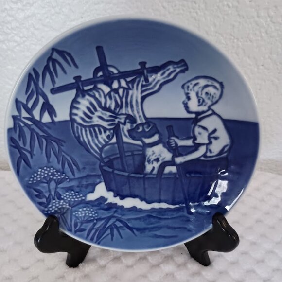 Bing & Grondahl 6" Copenhagen Porcelian Plate, "The Little Viking" from 1990 - Picture 1 of 3